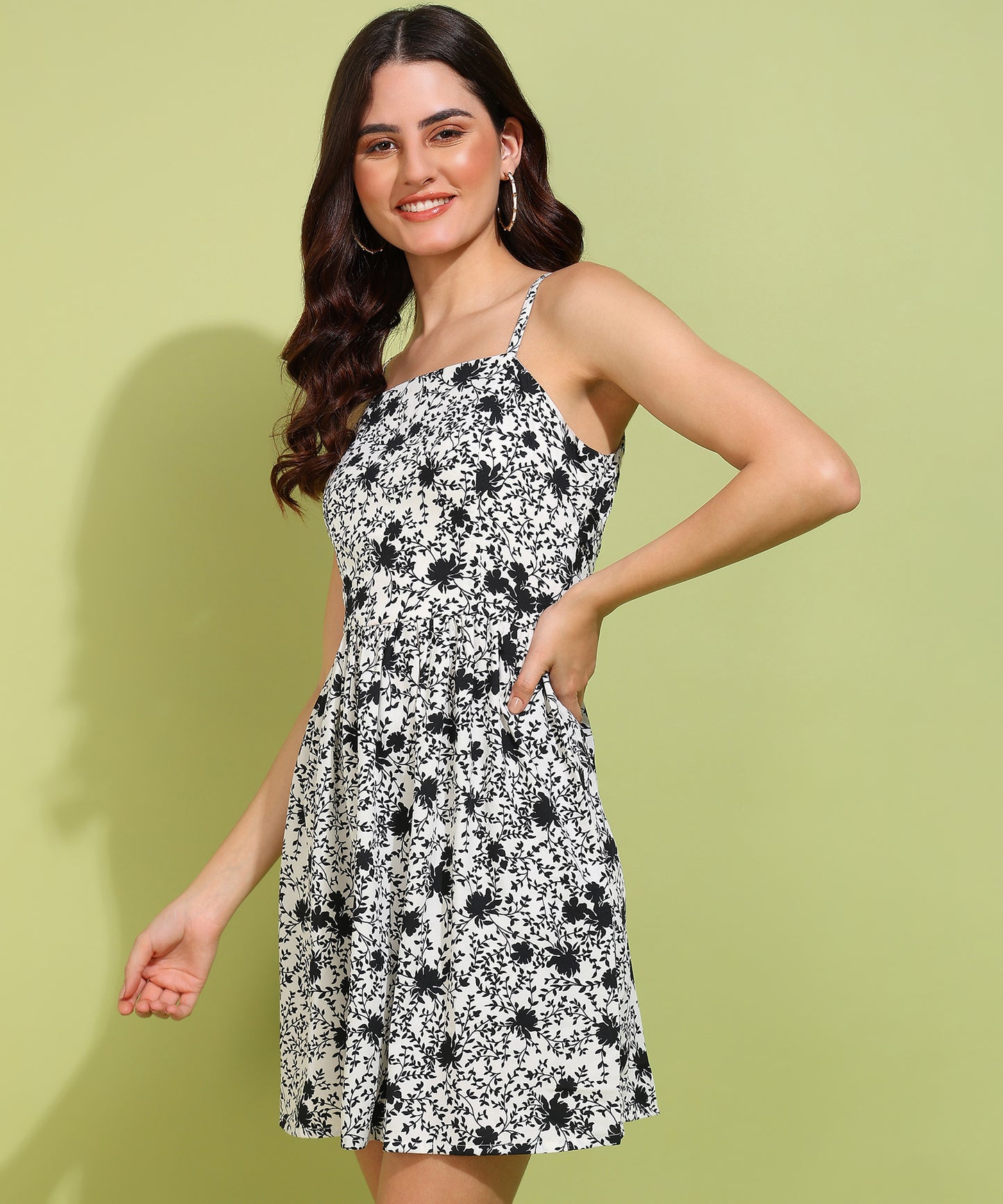Women's Black & White Floral Print Sleeveless Mini Dress – Casual Summer Outfit
