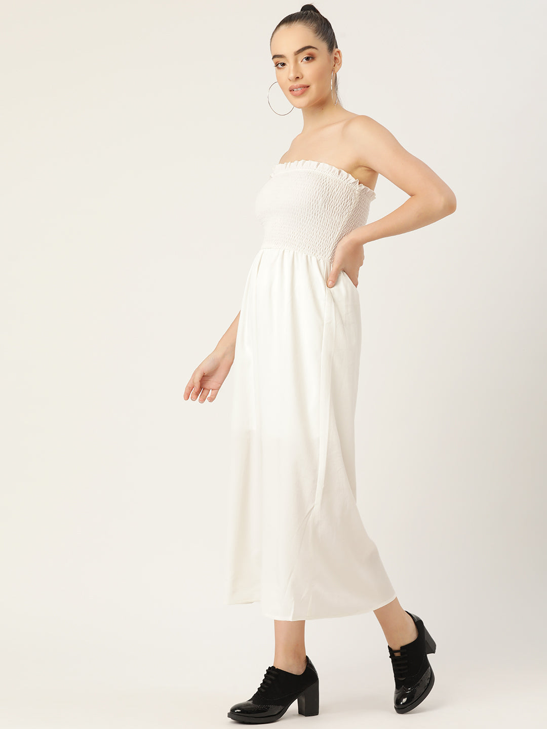 Elegant White Strapless Maxi Dress with Smocked Bodice – Perfect Summer Outfit