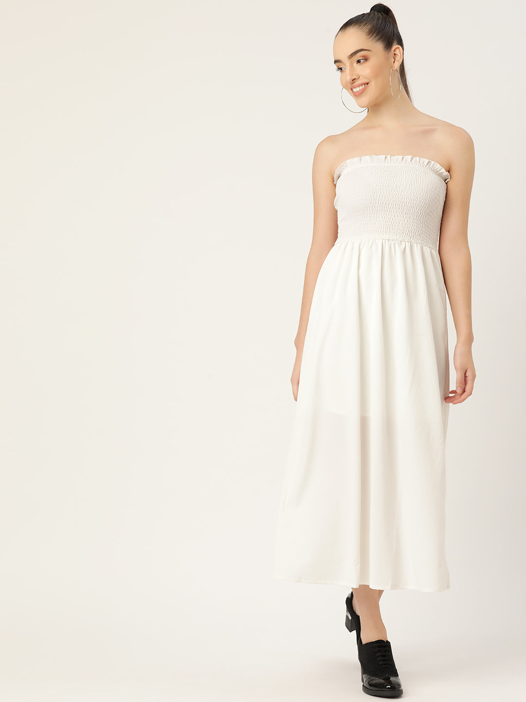 Elegant White Strapless Maxi Dress with Smocked Bodice – Perfect Summer Outfit