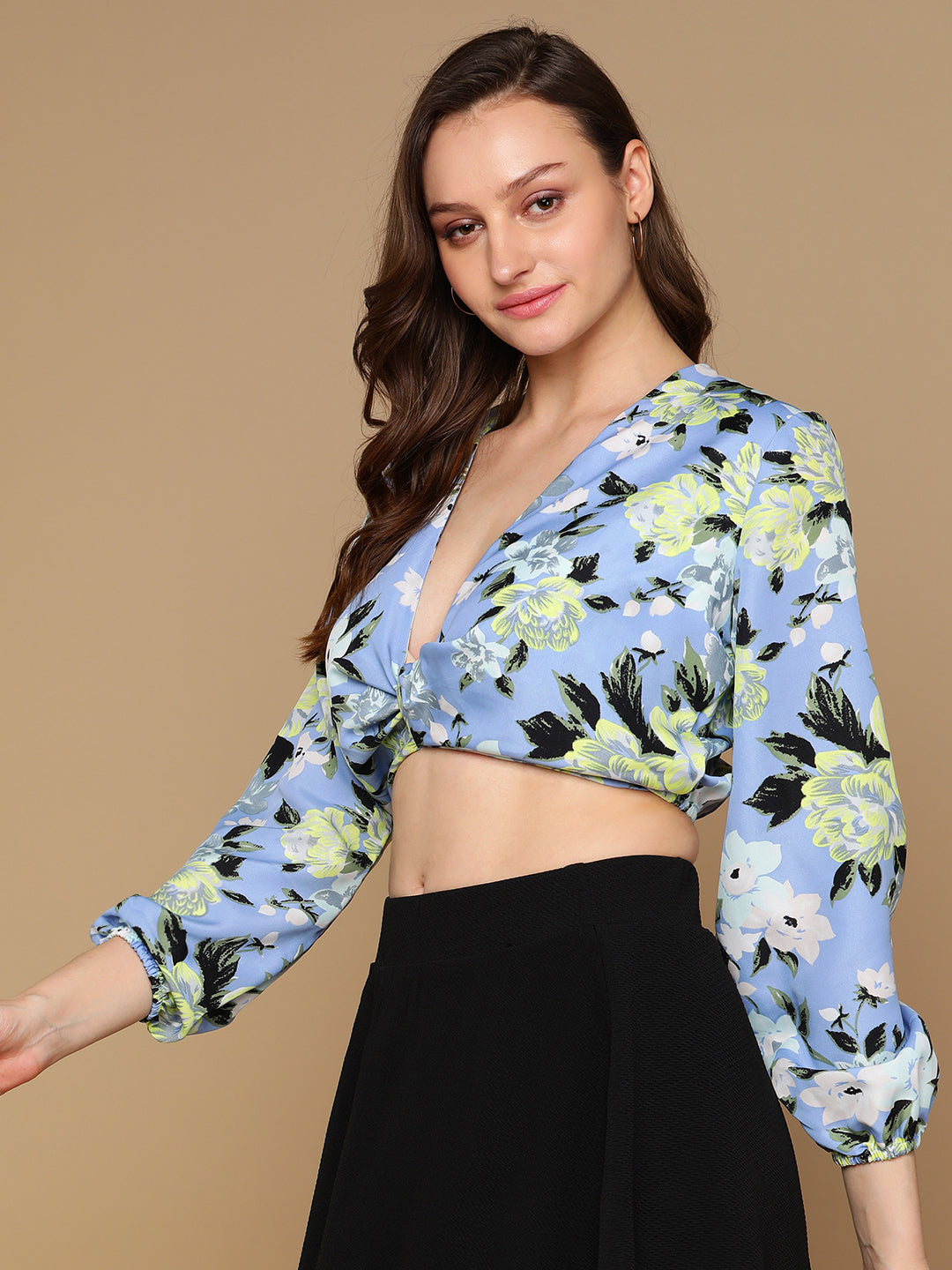 Women's Blue Floral Twist-Front Crop Top with Long Sleeves – Trendy Summer Blouse