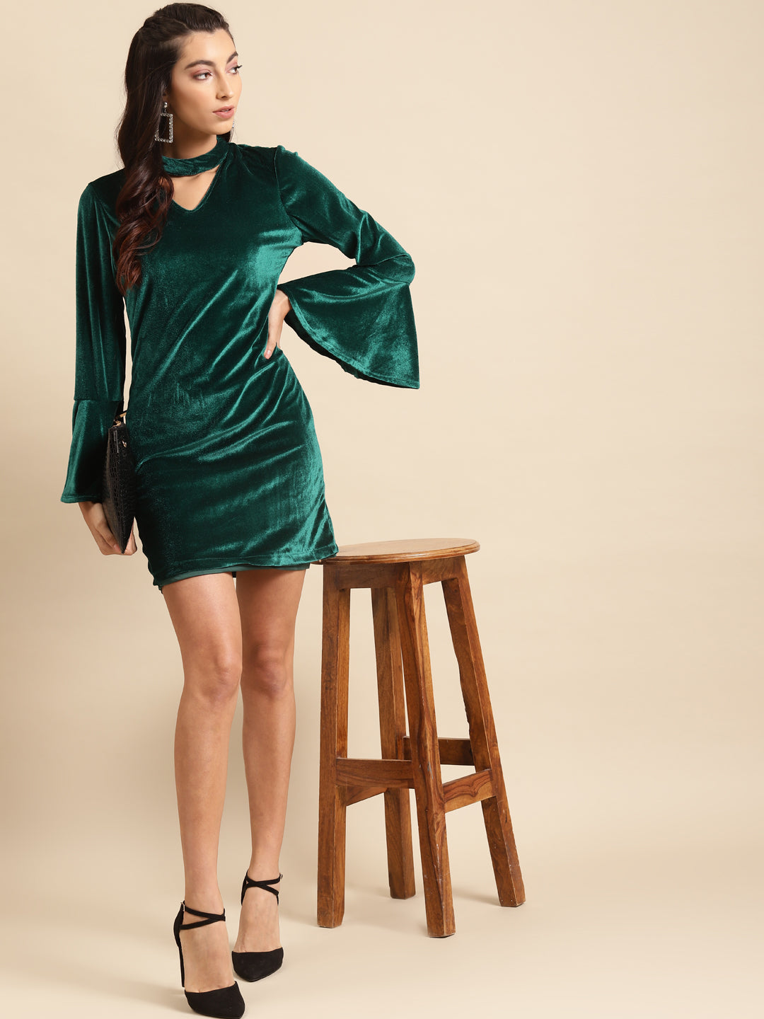 Green Velvet Mini Dress with Flared Sleeves and Choker Neck