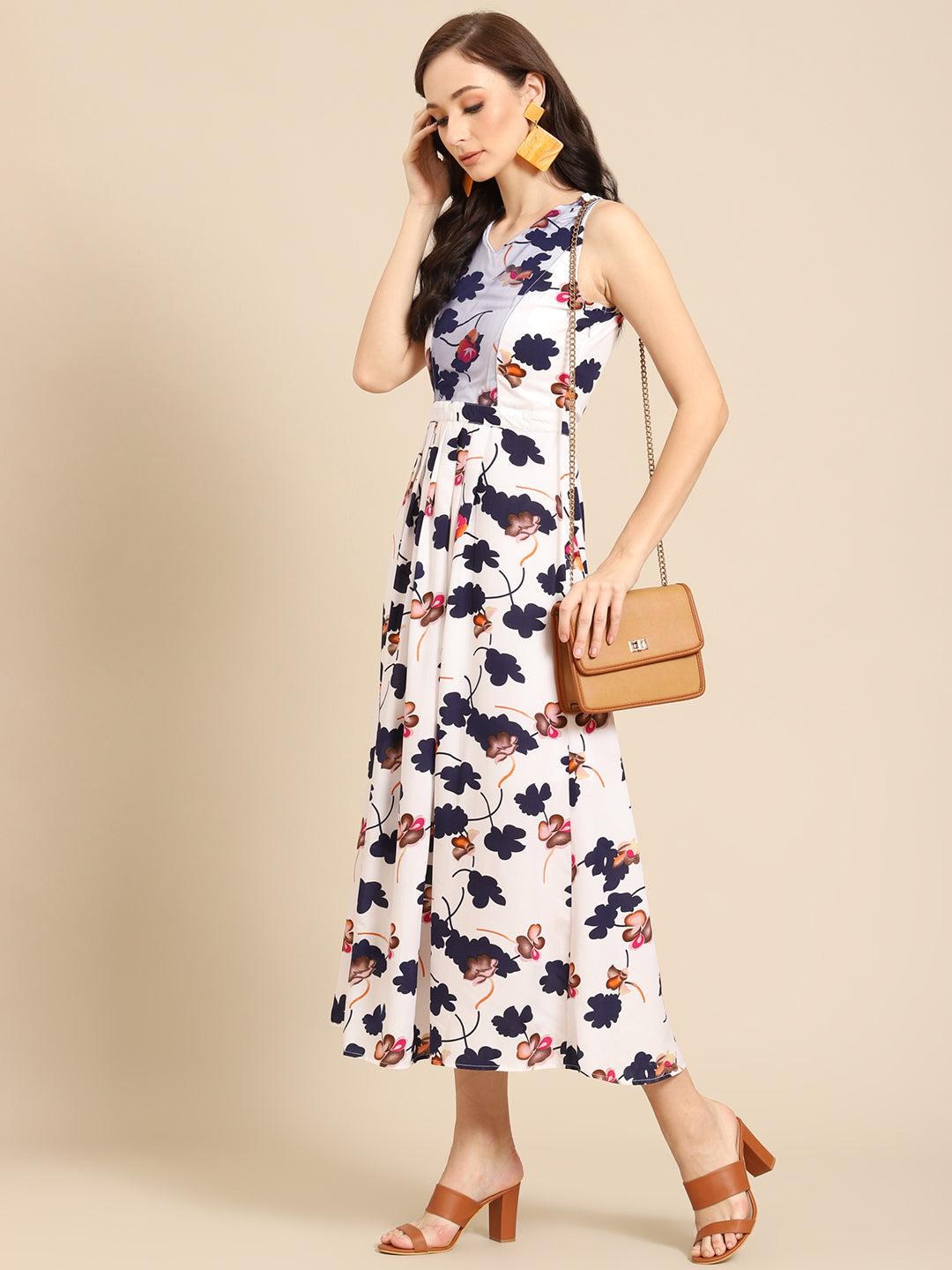 Stylish White Floral Print Sleeveless Maxi Dress for Women