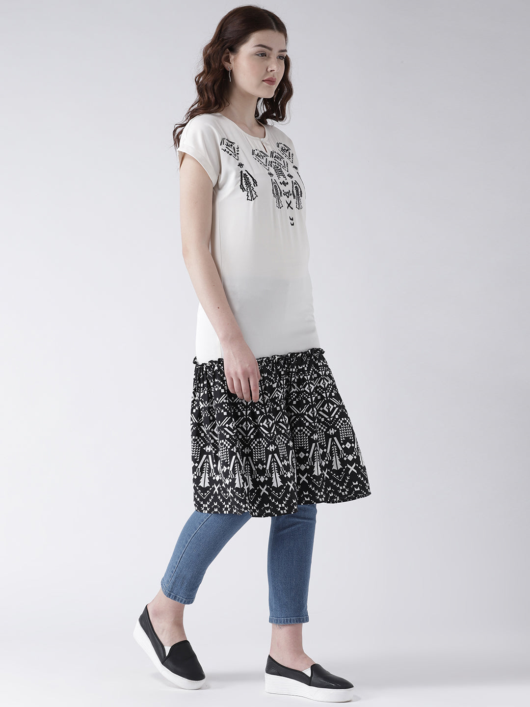 Women's White and Black Printed Short Sleeve Straight Kurta